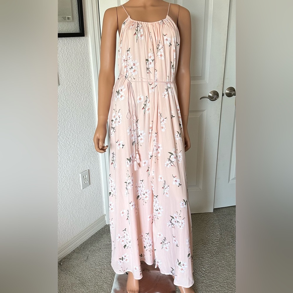 BEAUTIFUL ABERCROMBIE & FITCH FLORAL MAXI DRESS. Size XS. Light peach/pink. EC.